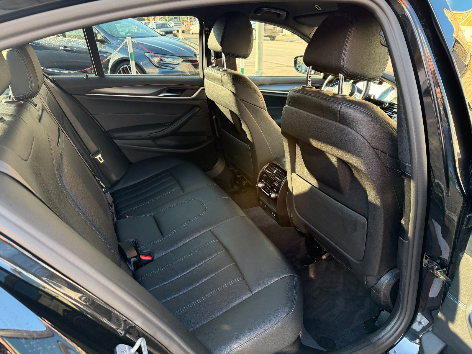 Fahrzeugabbildung BMW 530 d xDrive M SPORTPAKET STANDHEIZUNG KAMERA