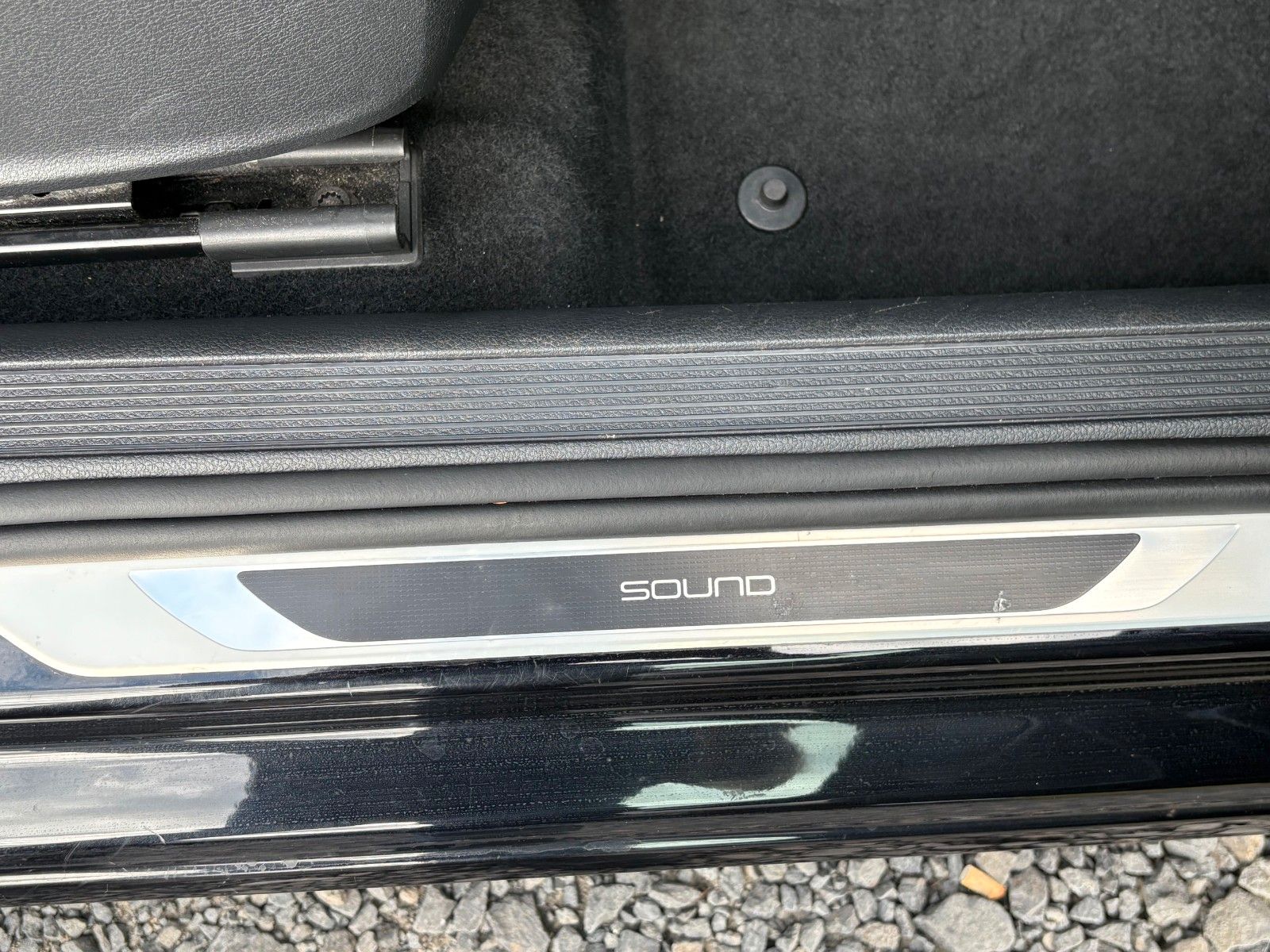 Fahrzeugabbildung Volkswagen Golf VII 1.5 TSI ACT DSG Sound Navi R-LINE ACC