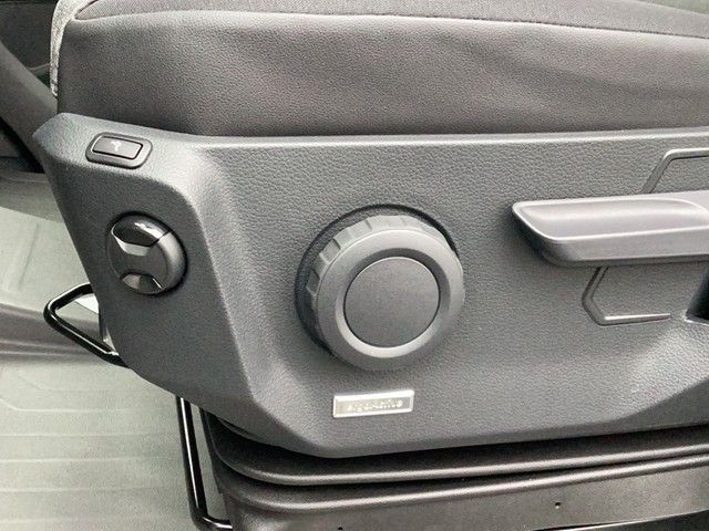 Fahrzeugabbildung Volkswagen Crafter Kasten 35 MR HD Klima RFK DAB GRA