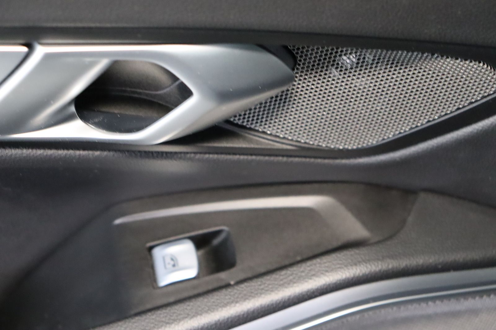 Fahrzeugabbildung BMW 320 d Touring M Sport * HUD * Pano *
