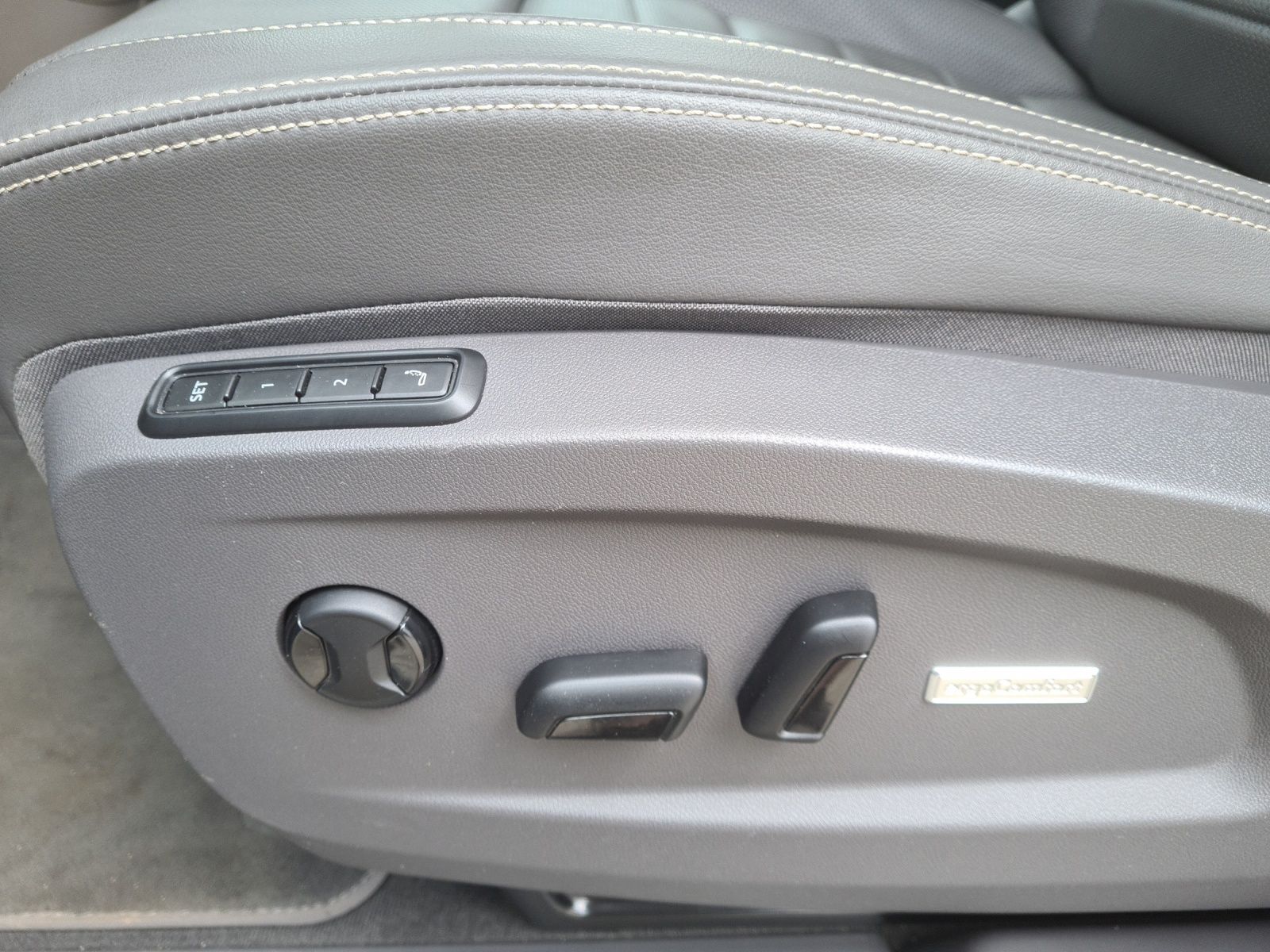 Fahrzeugabbildung Volkswagen T7 Multivan TSI DSG Style STH MATRIX ACC PANO NA