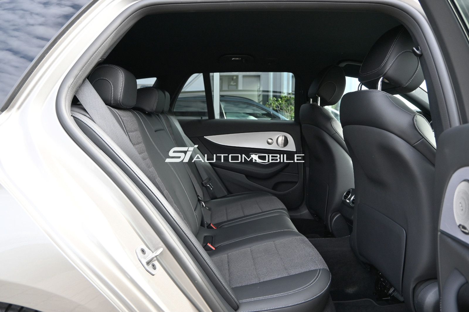 Fahrzeugabbildung Mercedes-Benz E 220 d T Avantgarde °NIGHT°AHK°STANDHZ°BURMEST°