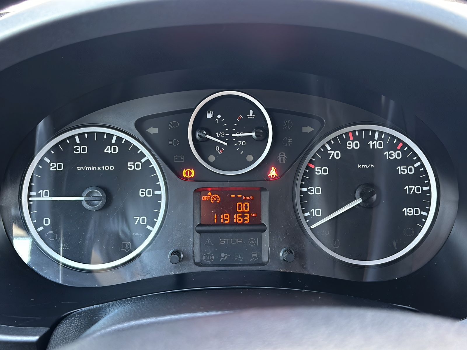 Fahrzeugabbildung Peugeot Partner Tepee Allure 1.2 Pure Tech Klimaaut.Temp