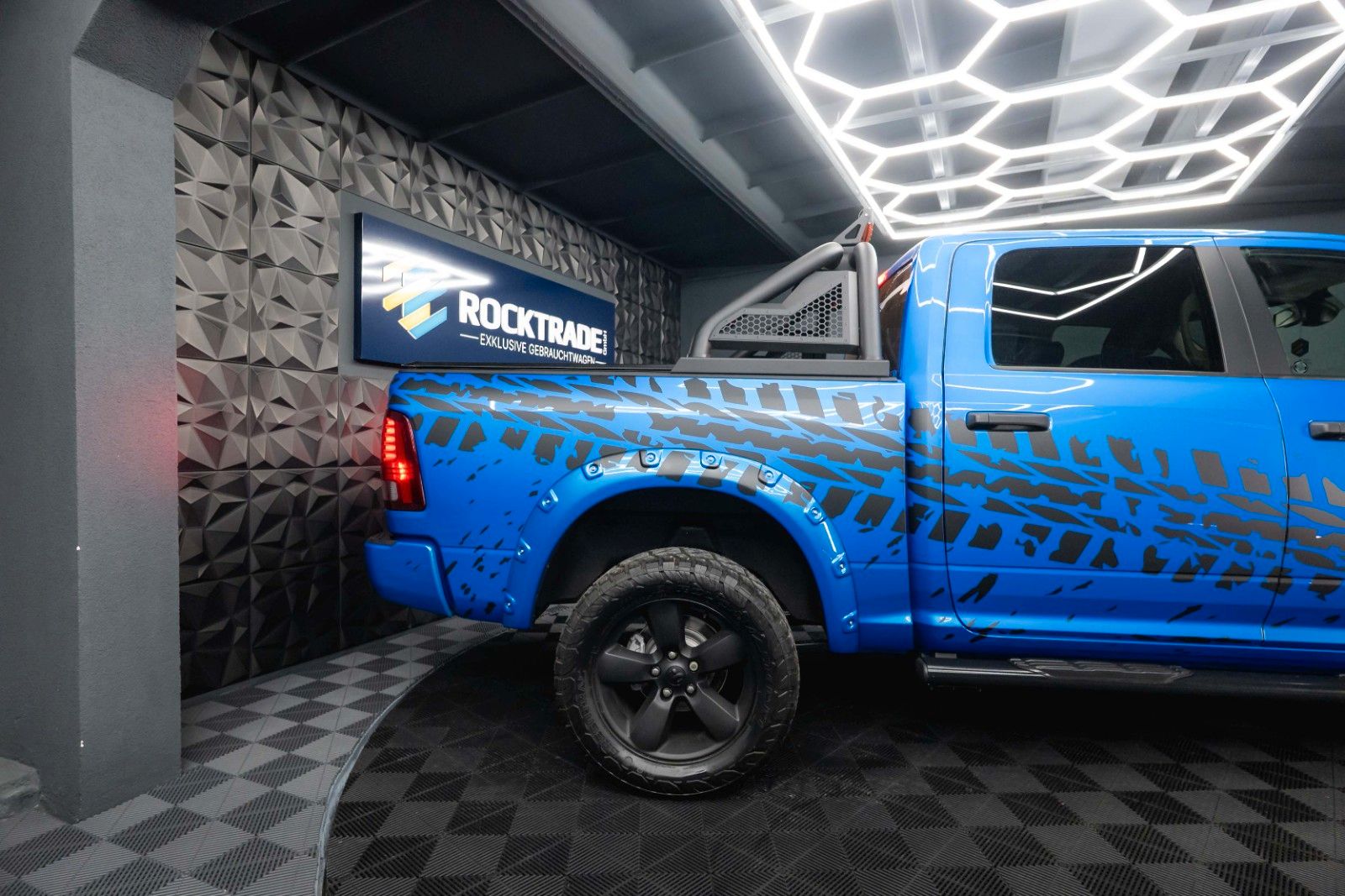 Fahrzeugabbildung Dodge RAM 5.7 V8 HEMI 4x4 OFFROAD Night-Paket *LED*