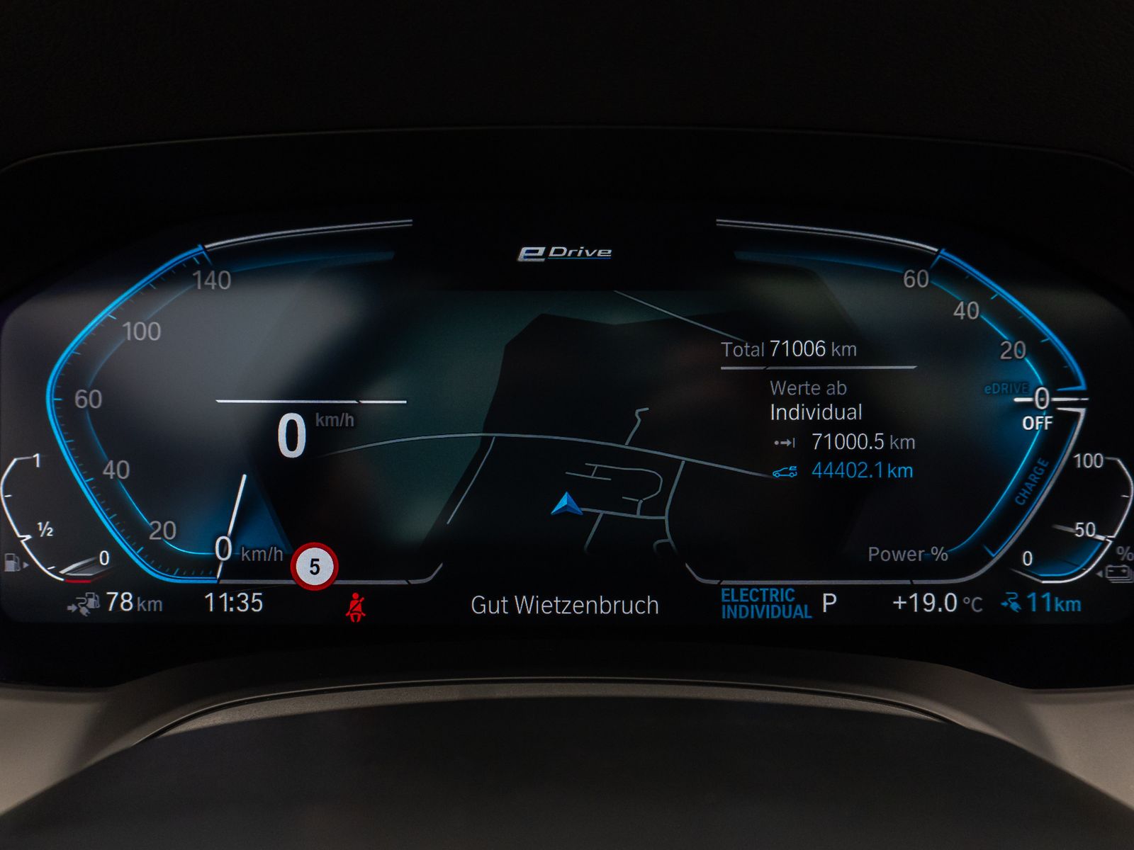 Fahrzeugabbildung BMW 320e Luxury Line Panorama Kamera DAB AHK Alarm