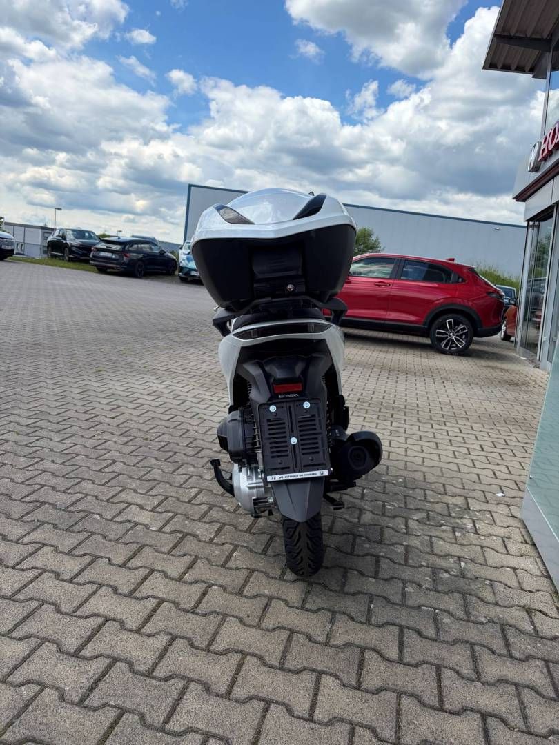 Fahrzeugabbildung Honda SH 125i Smart Key Top Case MY 2026