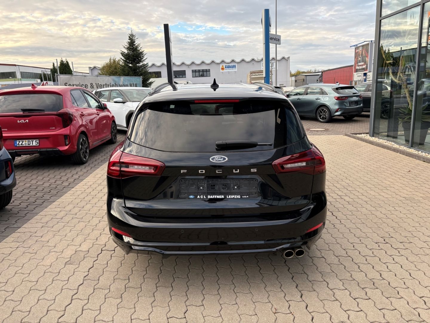 Fahrzeugabbildung Ford Focus Turnier ST-Line X HUD AHK-abnehmbar Navi