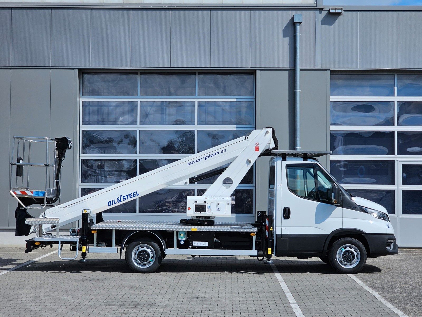 Fahrzeugabbildung Iveco Daily 35S14 Teleskoparbeitsbühne 18m