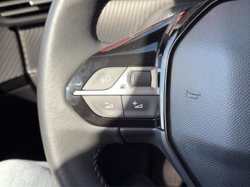 Peugeot 2008 Allure Pack 1.2 PT100 °LED°AACRFK°PDC°