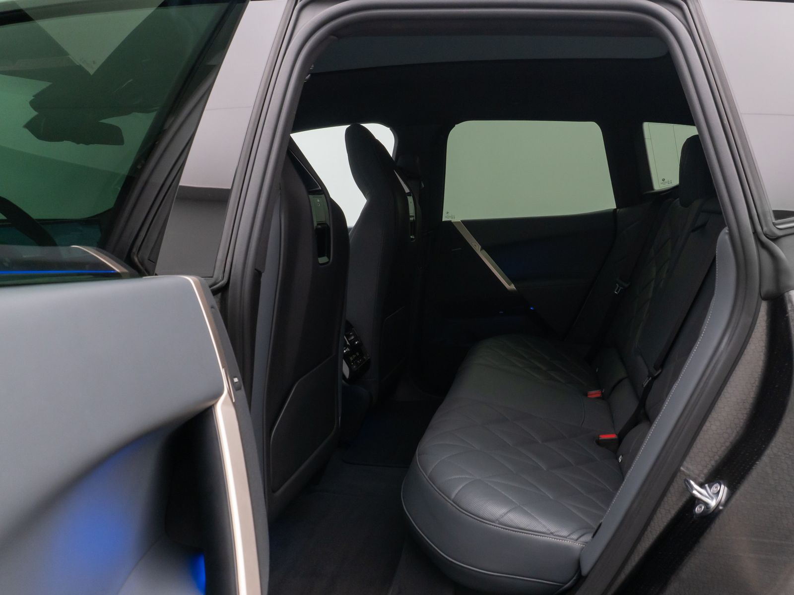 Fahrzeugabbildung BMW iX xD40 Sport SkyLounge Laser 360°DAB H/K 22Zoll