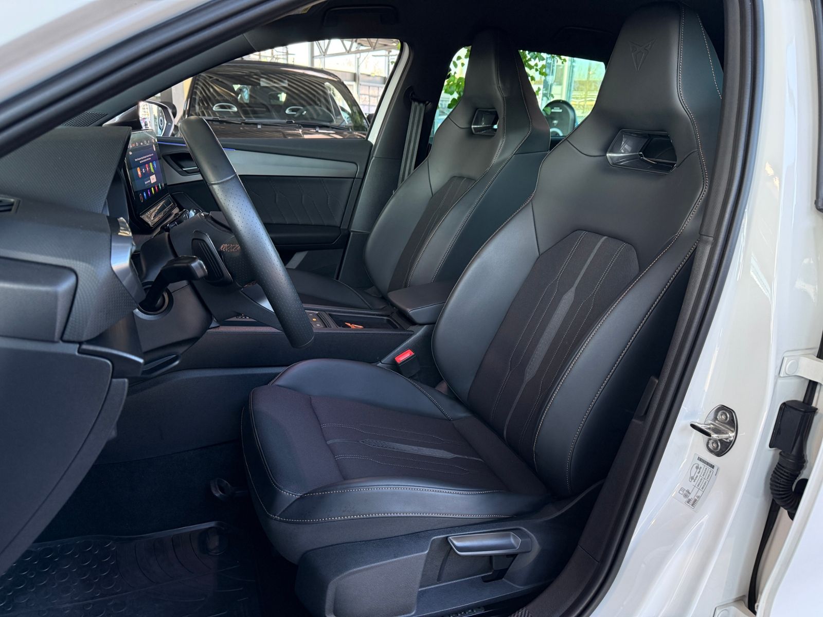 Fahrzeugabbildung CUPRA Leon Sportstourer VZ e-Hybrid ACC LED NAV 19"