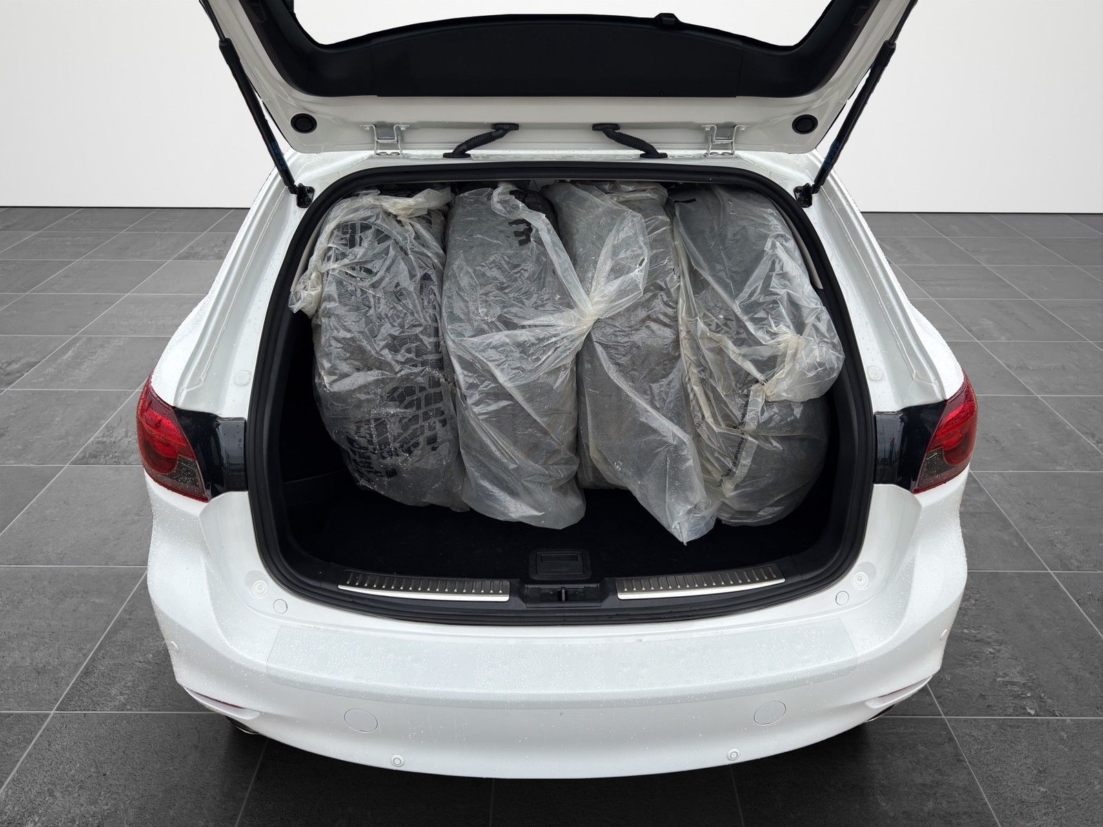 MAZDA 6 Kombi 2.0 Center-Line AUTOMATK / NAVI / SITZHE - Image 16