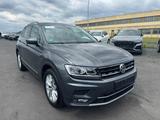 Volkswagen Tiguan Highline 4Motion Digital LED Pano AHK - Volkswagen Tiguan in Kassel