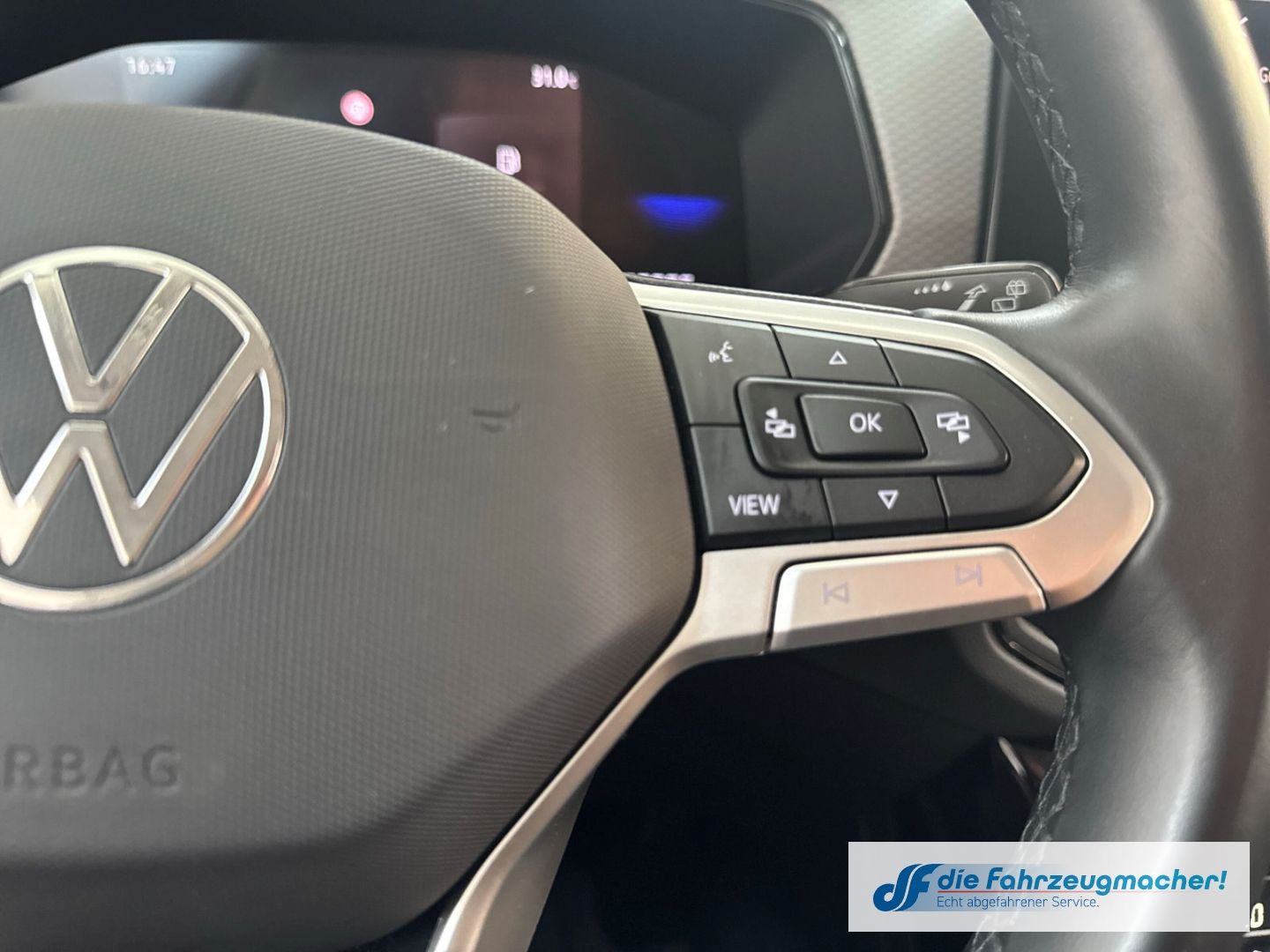 Fahrzeugabbildung Volkswagen T-Cross 1.0 TSI 85 kW Life Digitales Cockpit LED