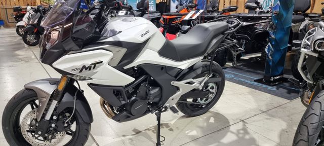 CFMOTO MT 700