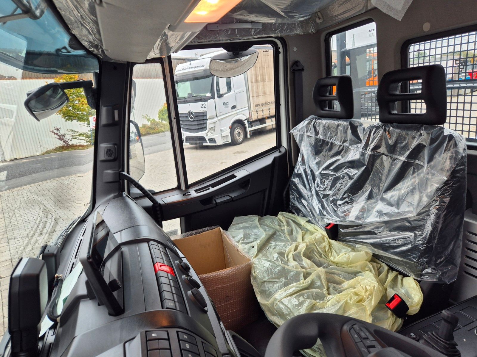 Fahrzeugabbildung Iveco Eurocargo ML80E21 Meiller Kipper 2x AHK 3 Sitze