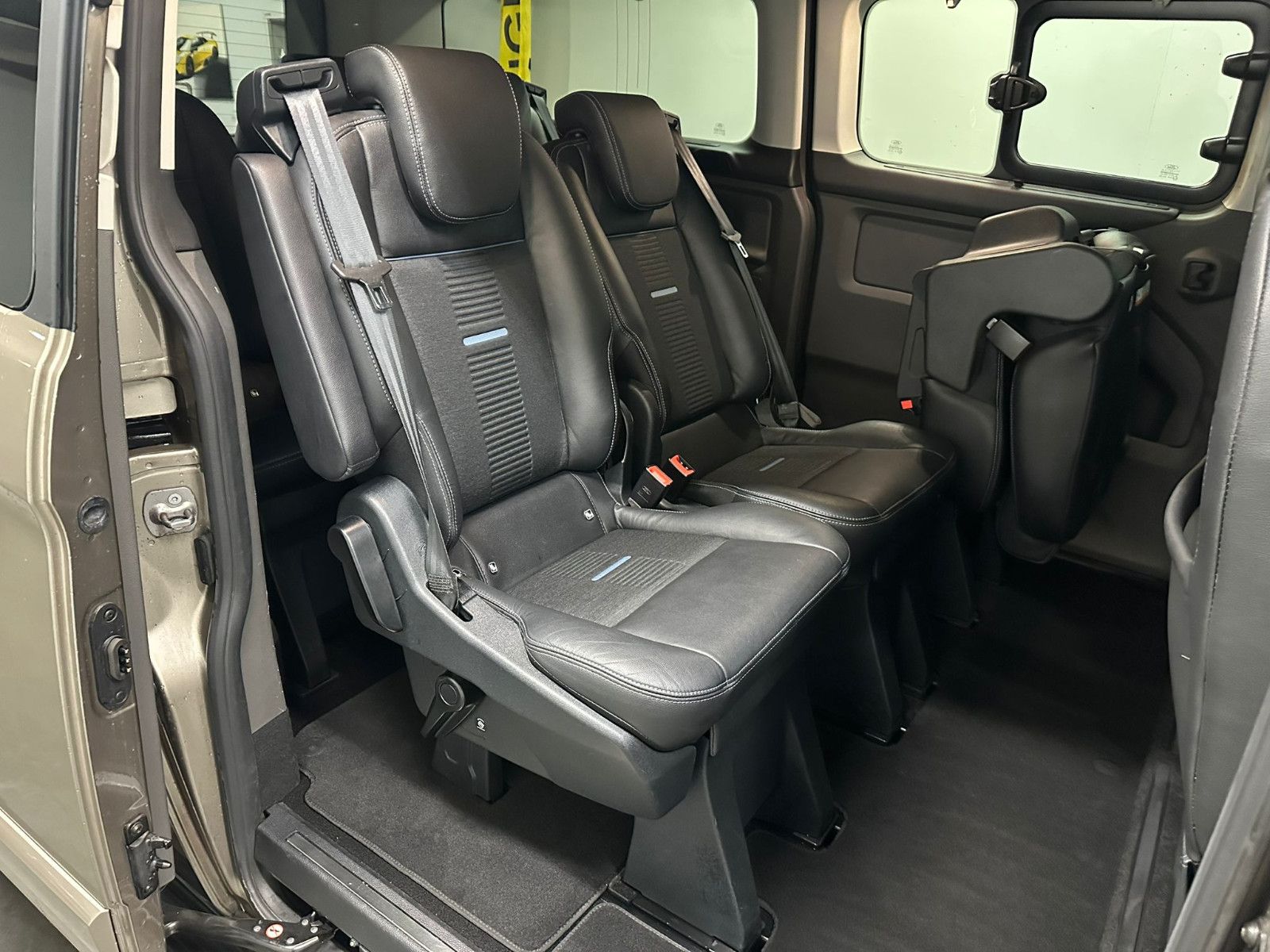 Fahrzeugabbildung Ford Tourneo Custom L1H1 Active*SDH*AHK*8-SITZE*XENON