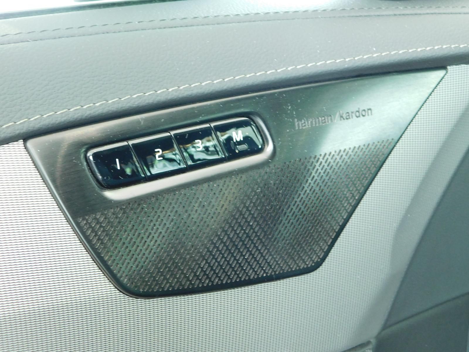 Fahrzeugabbildung Volvo XC90 B5 D AWD Plus Bright