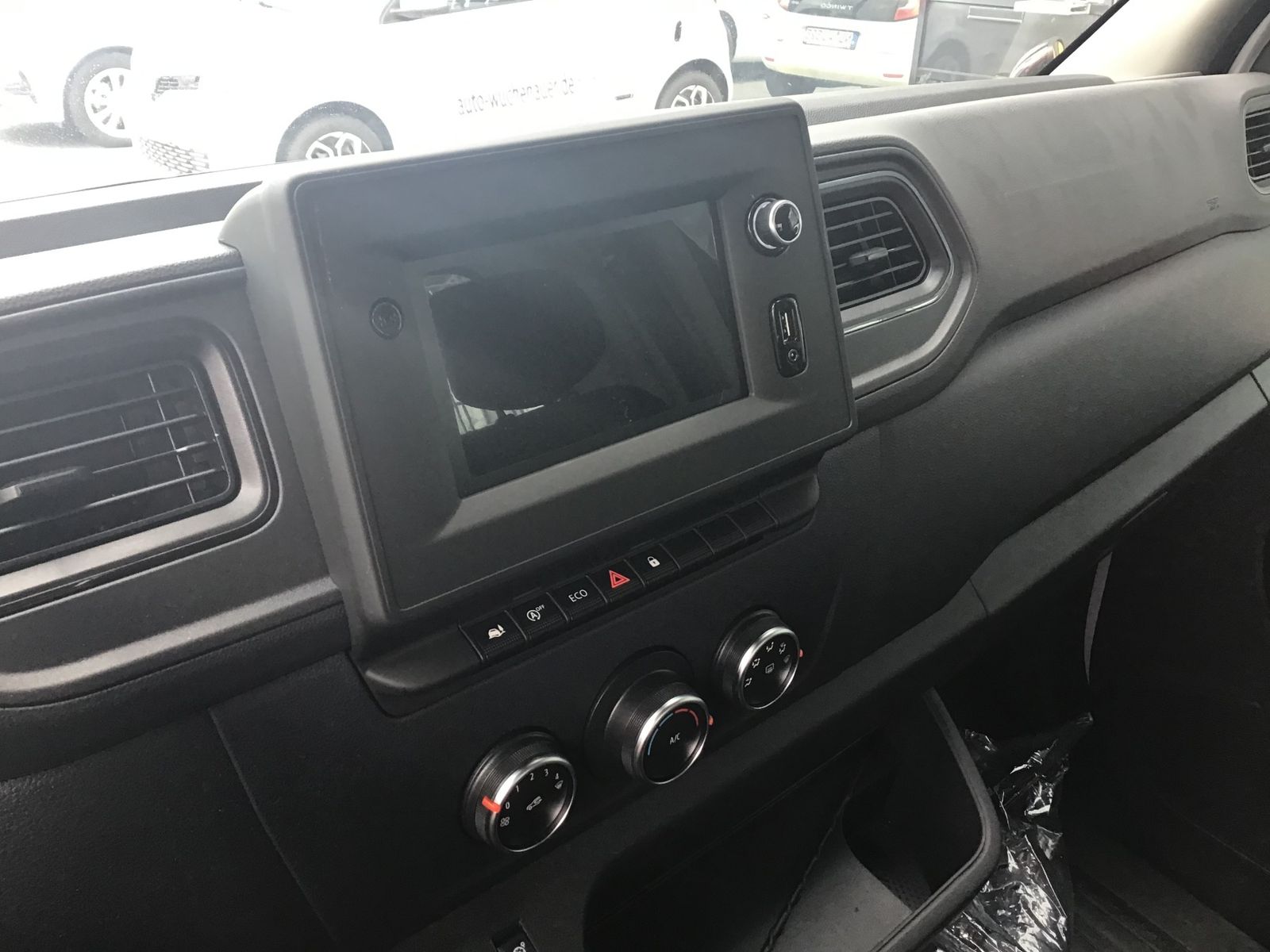 Fahrzeugabbildung Renault Master Pritsche L3H1 3,5t dCi145