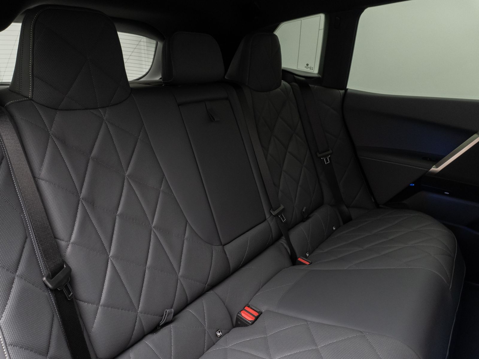 Fahrzeugabbildung BMW iX M60 360°Laser B&W DAB SoftCL ACC AHK 22Zoll