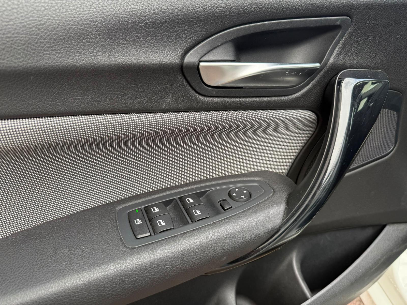 BMW 118 i Automatik*2.Hand*BiXenon*Navi*Kamera*AHK