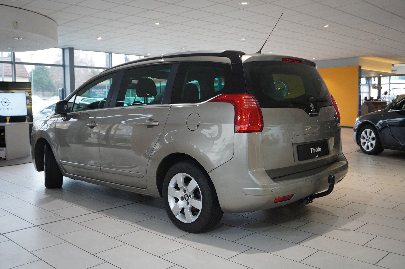 Fahrzeugabbildung Peugeot 5008 1.2T STYLE NAVI/LED/KAMERA/SHZ/PANO./AHK