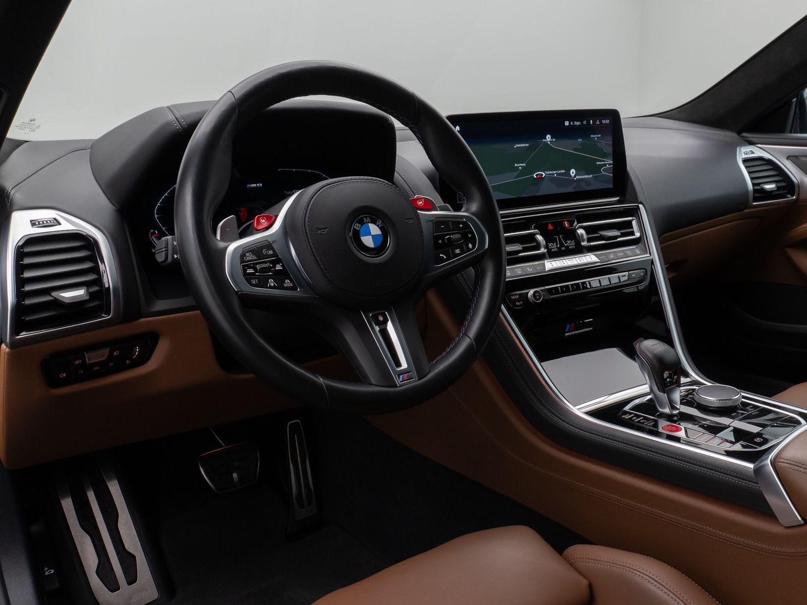 Fahrzeugabbildung BMW M8 Competition xD Coupé 360°Laser SoftCl DispKey