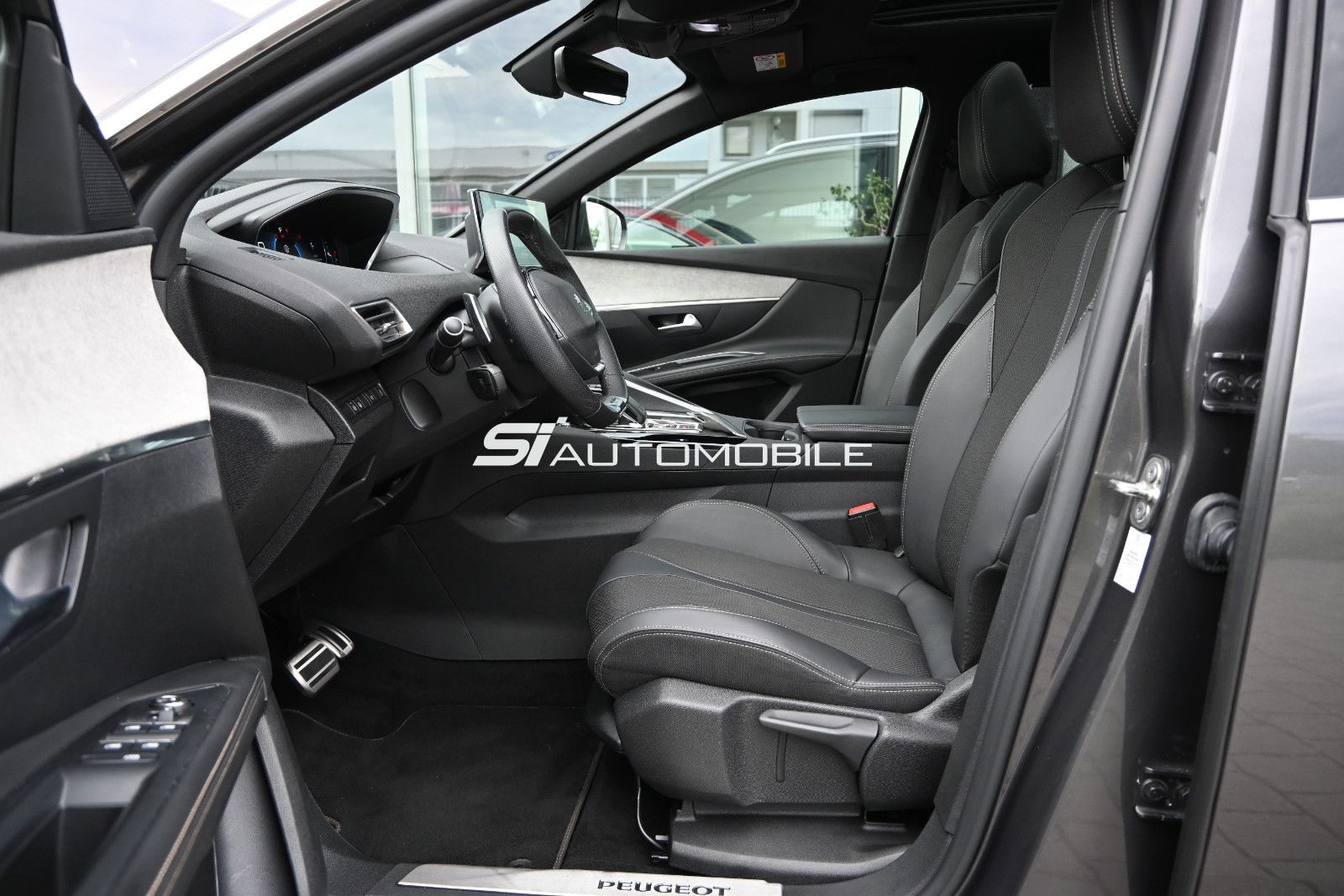 Fahrzeugabbildung Peugeot 5008 BlueHDi 130 GT °ACC°AHK°PANO°7-SITZE°ALARM°