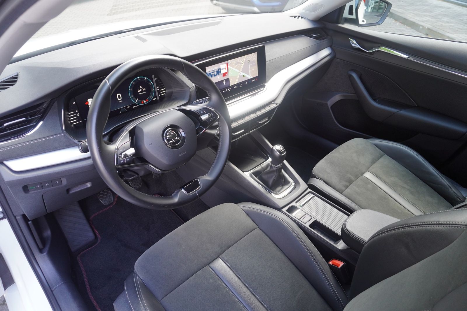 Skoda Octavia Combi 1.5 TSI First Edition ACC Kamera foto 10