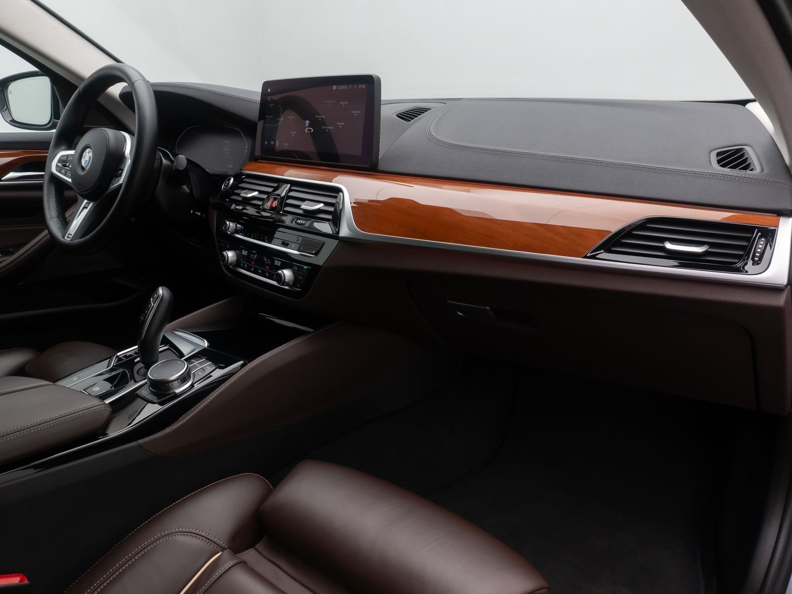 Fahrzeugabbildung BMW 530d xD Luxury Line AHK Alarm H/K DAB Individual