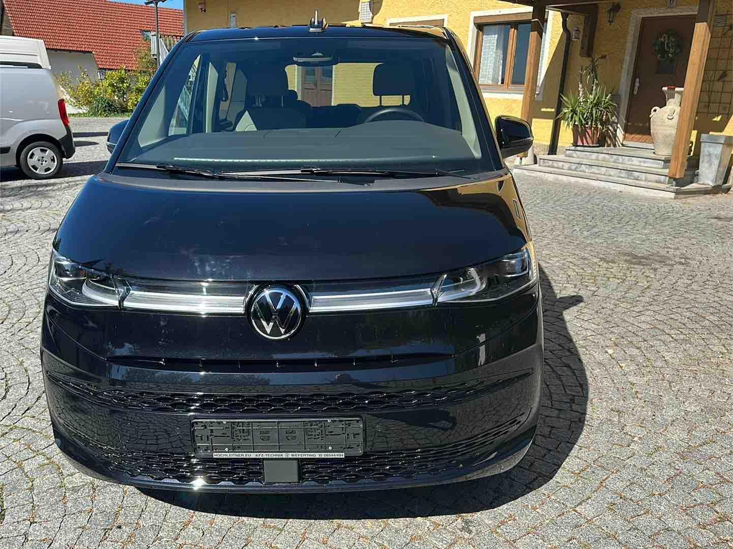 Volkswagen T7 Multivan STYLE*AHK*IQ*2xSCHIEBETÜR+HECKKL.ELE