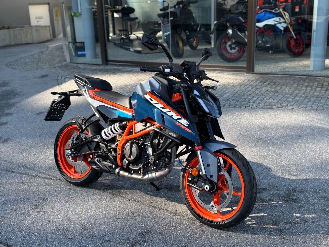 Fahrzeugabbildung KTM 390 Duke Modell 2025 Quickshifter+ mit Sturzbüge