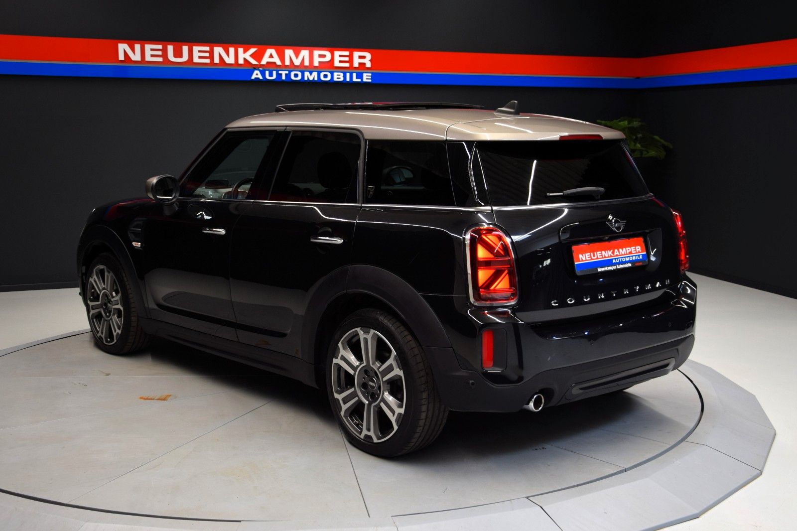 Fahrzeugabbildung MINI Cooper Countryman Pano Premium Plus HuD ACC Memo