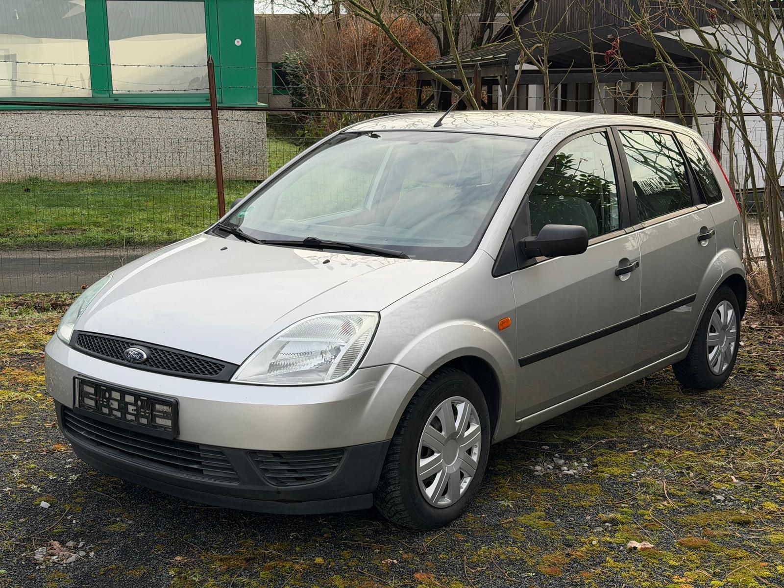 Fahrzeugabbildung Ford FIESTA AMBIENTE 1.3*TÜV NEU*AHK*KLIMA*8-FACH*