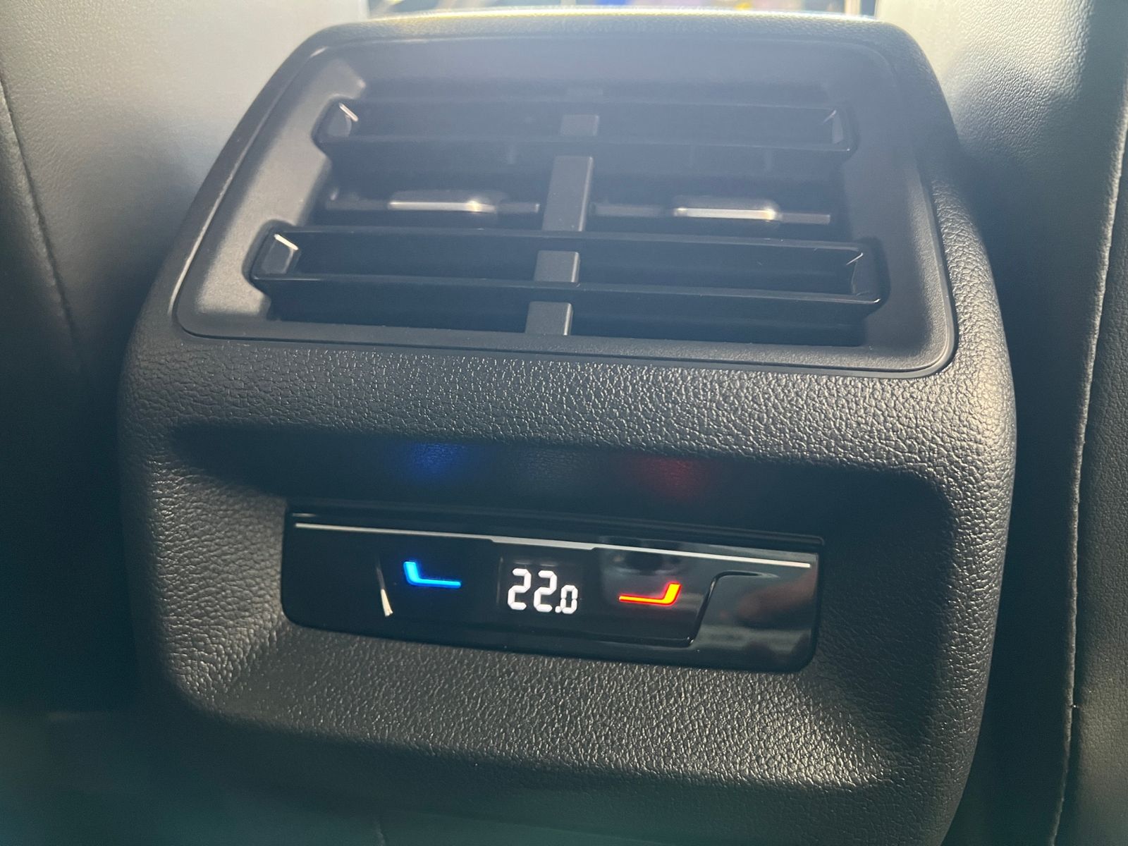 Fahrzeugabbildung Volkswagen Tiguan R-Line 2.0 TDI DSG 4MOTION *AHK, IQ.Light