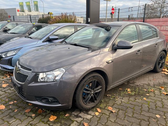 Chevrolet Cruze Hatchback LTZ 8-fach*1. Hand