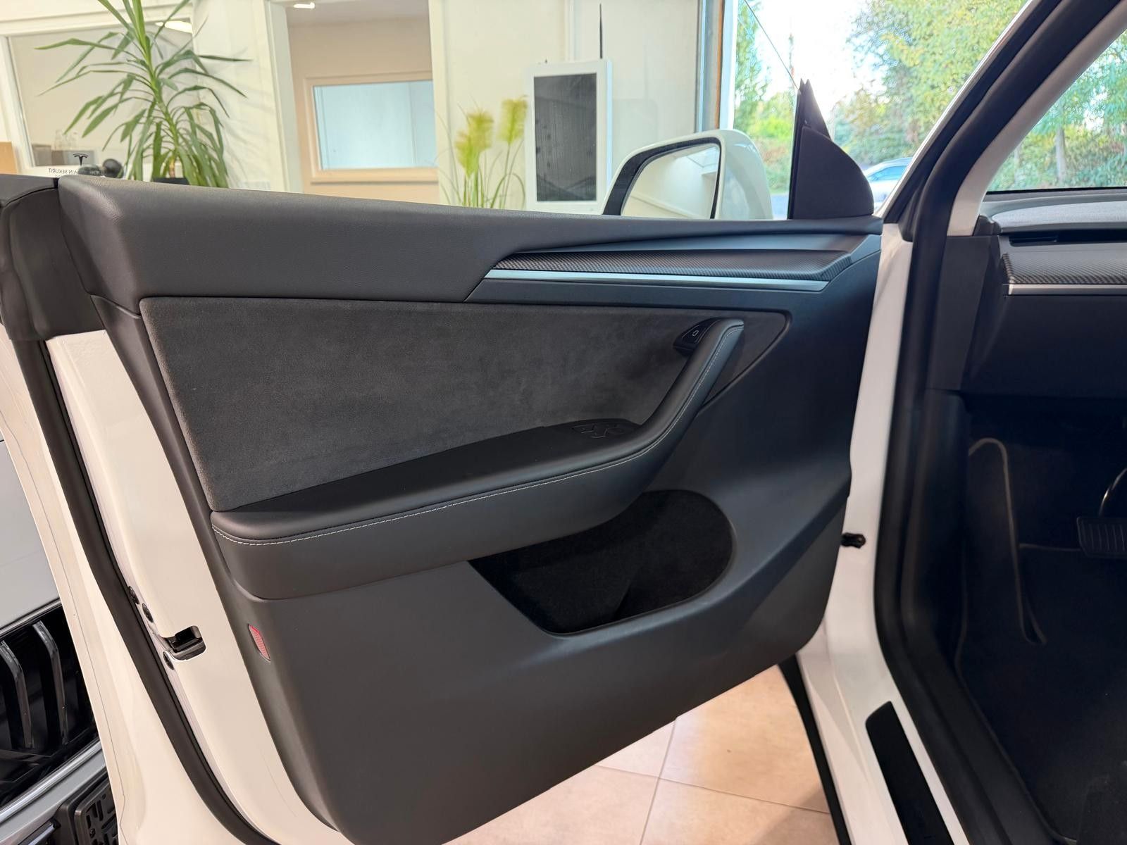 Tesla Model Y RWD Premium Matrix LFP Autop. Zertifikat foto 12