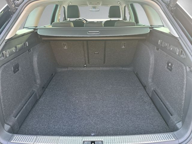 Superb Combi 2.0 TDI DSG STYLE AHK+NAVI+LED+ACC+