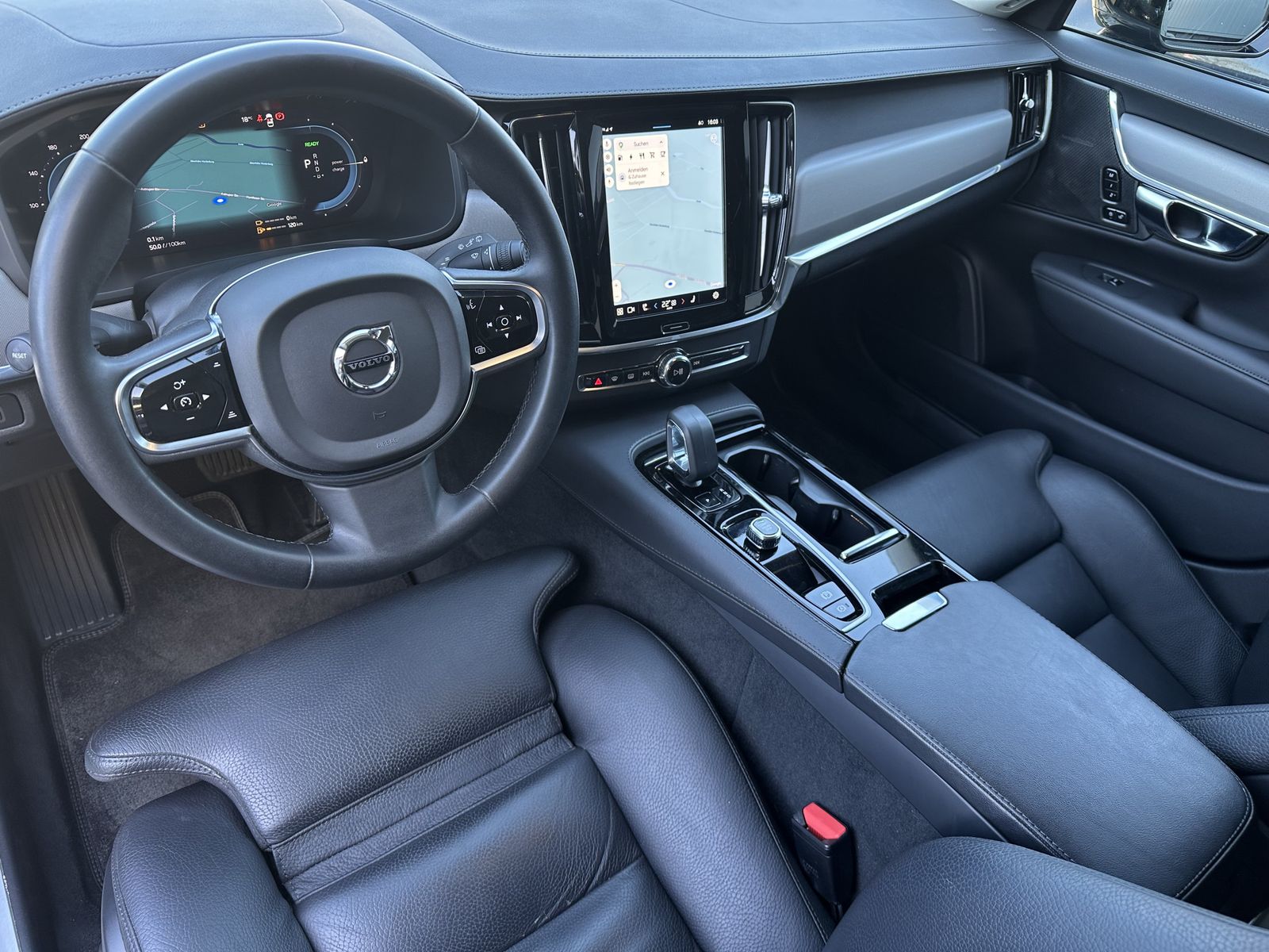 Fahrzeugabbildung Volvo V90 T6 Plus Dark Plug-In Hybrid AWD NAV+LED+AHK