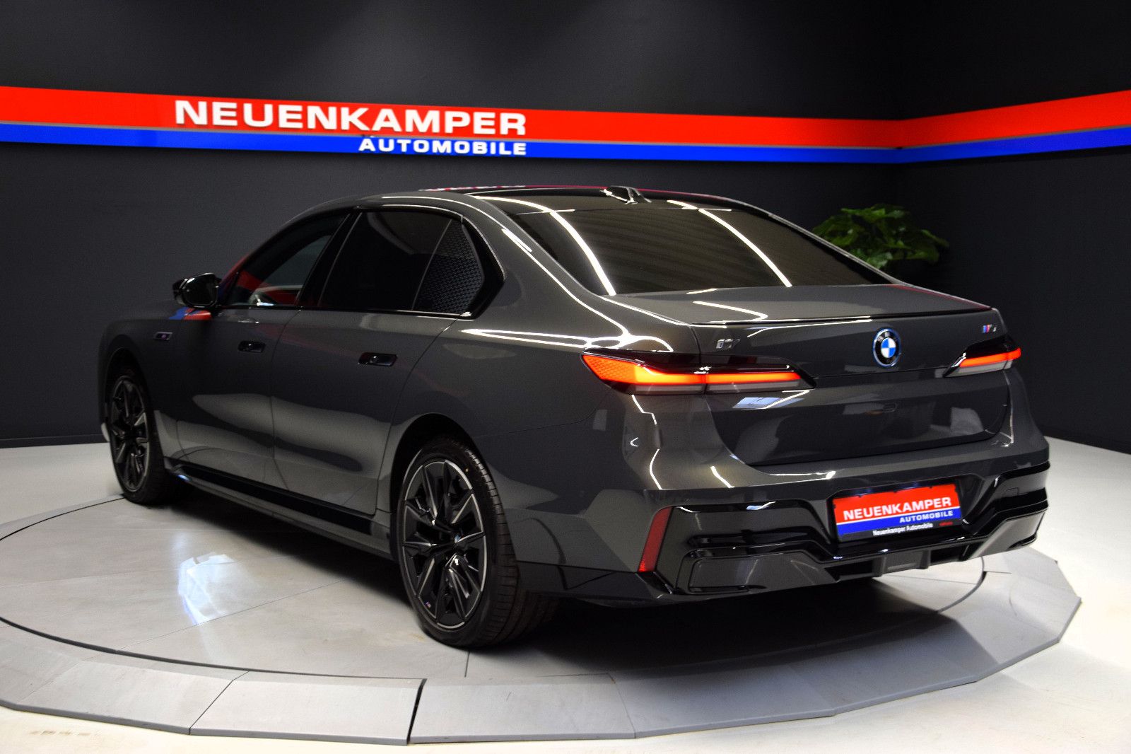 Fahrzeugabbildung BMW i7 xDrive M70 Performance TV Pano ACC B&W Stndhz