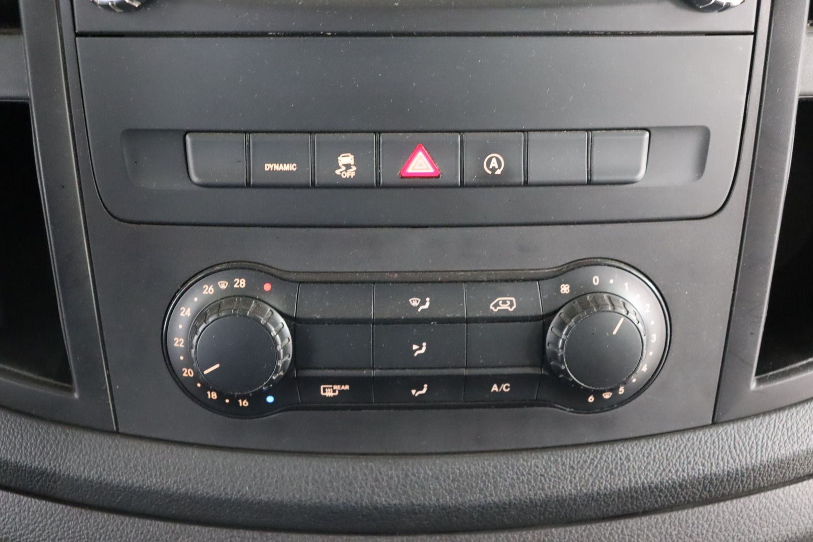 Fahrzeugabbildung Mercedes-Benz Vito Tourer 116 CDI lang Edition * 8 Sitze