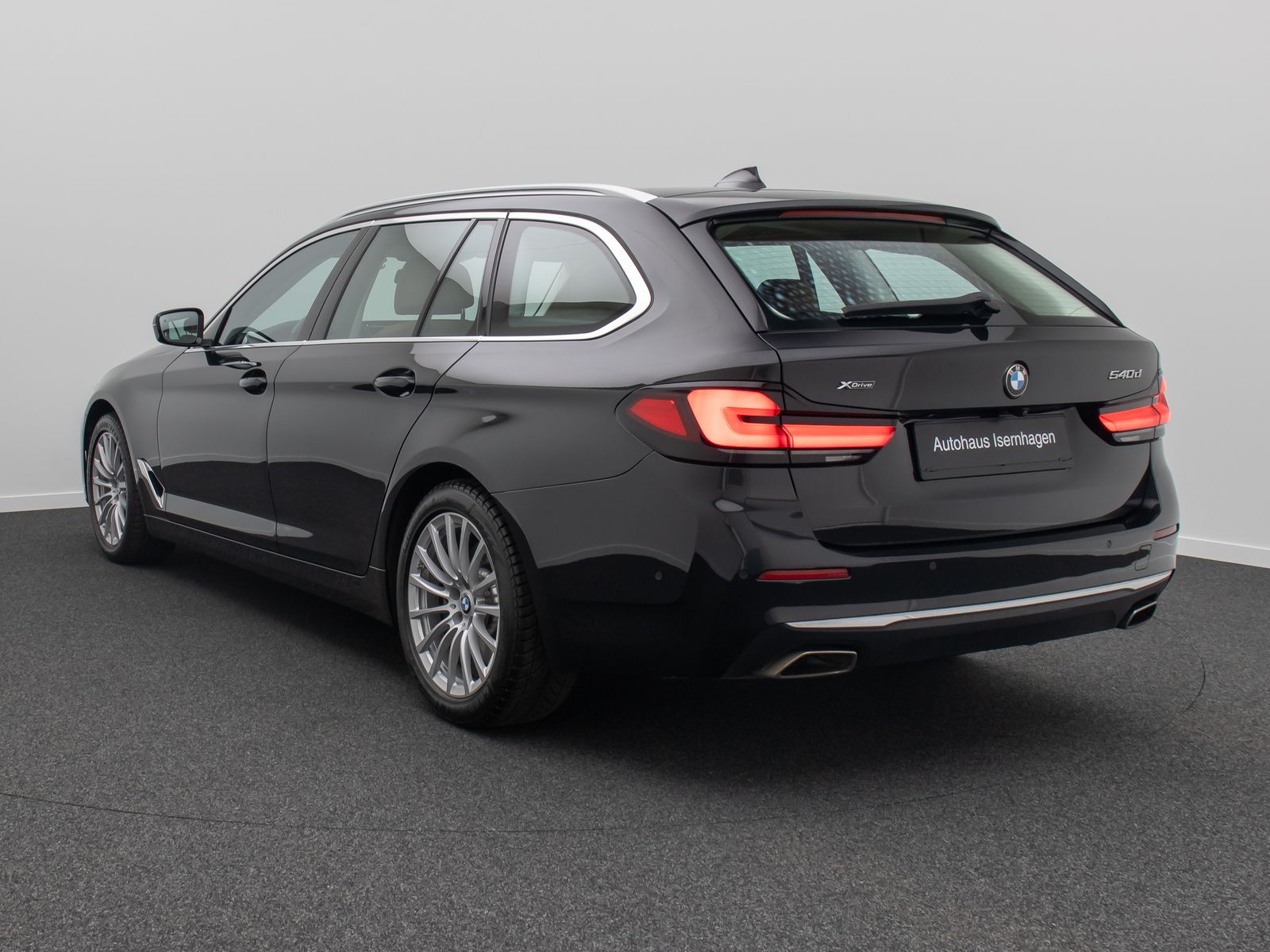 Fahrzeugabbildung BMW 540d xD Luxury Line Panorama HUD HIFi DAB DisKey