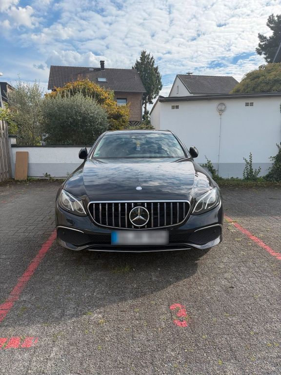 Image of Mercedes-Benz E 220