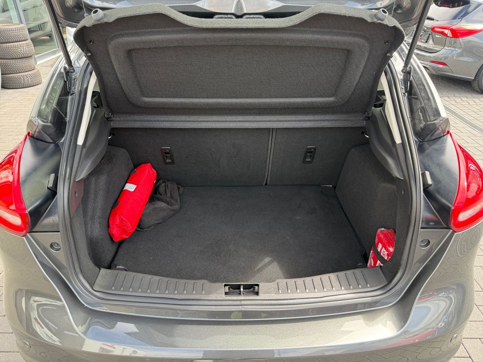 Fahrzeugabbildung Ford Focus 1.0 EcoBoost Titanium NAVI PDC