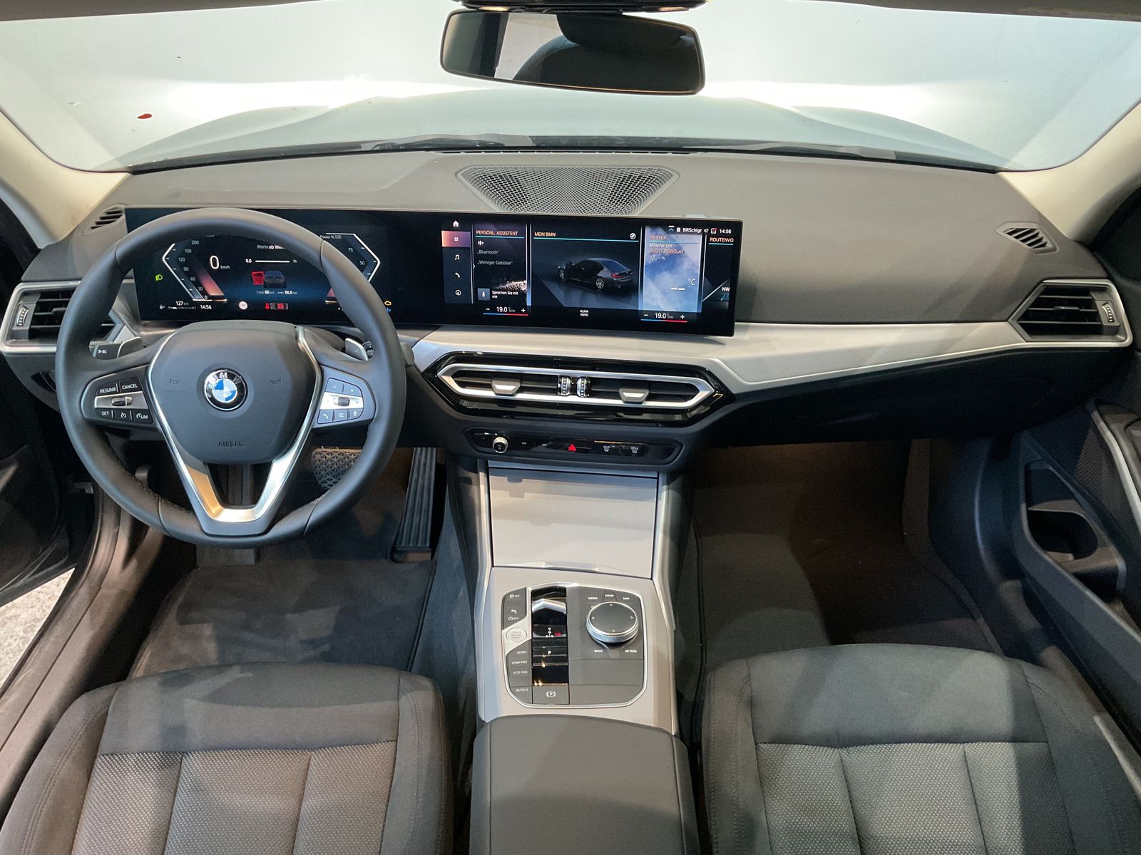 Fahrzeugabbildung BMW 318i DAB Komfortzg. AHK Shz