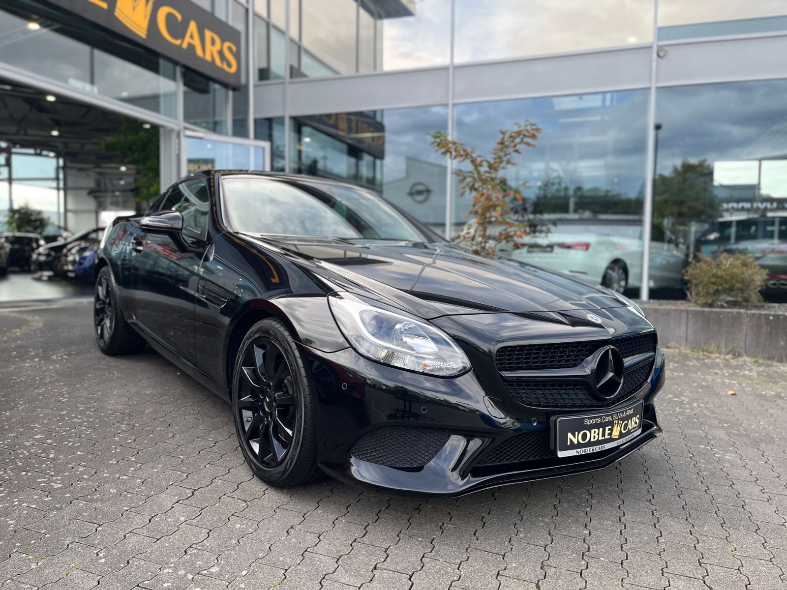 Fahrzeugabbildung Mercedes-Benz SLC 300 KLIMA NAV SHZ LEDER BEIGE