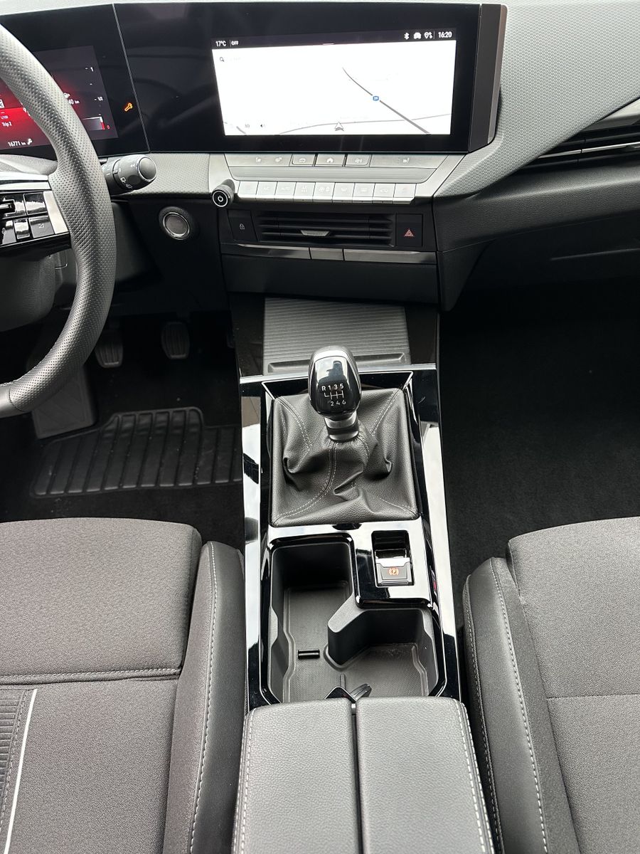 Fahrzeugabbildung Opel Astra SpT 1.2 Turbo GS NAV+LED+360°+VCOCKPIT+1HD