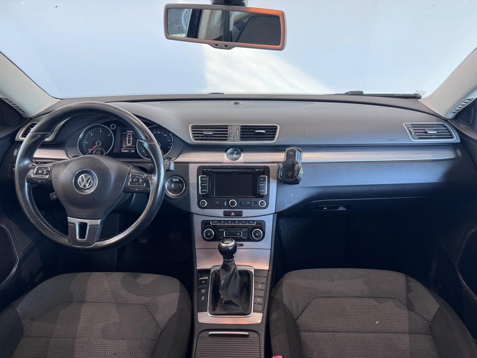 Volkswagen Passat 2010 — photo 20