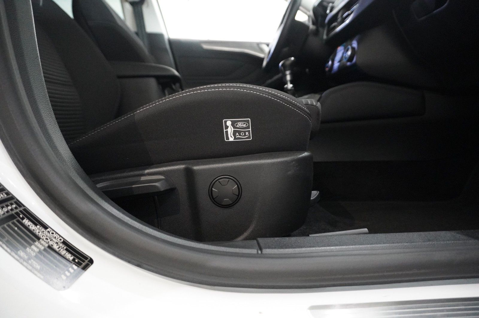 Fahrzeugabbildung Ford Focus Turnier 1.5D TITANIUM NAVI/LED/KAMERA/DAB+