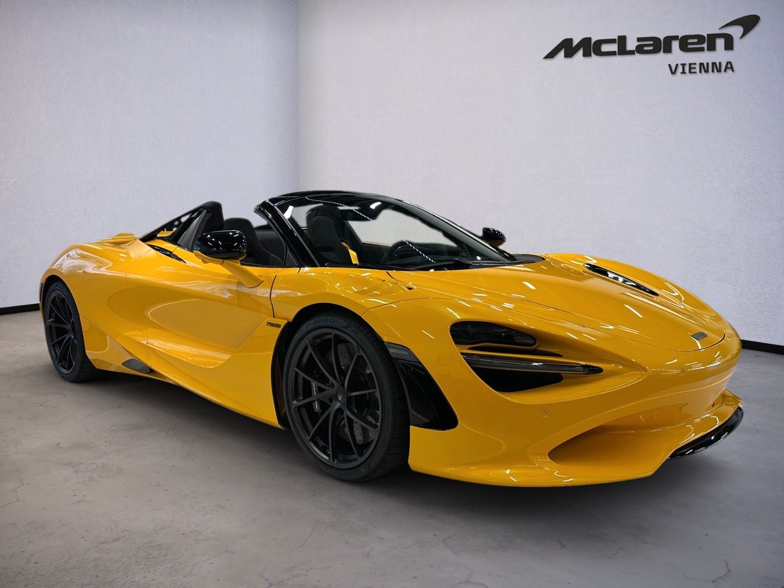 McLaren Spider / Tageszulassung / B&W / Lift / day reg imagem 2